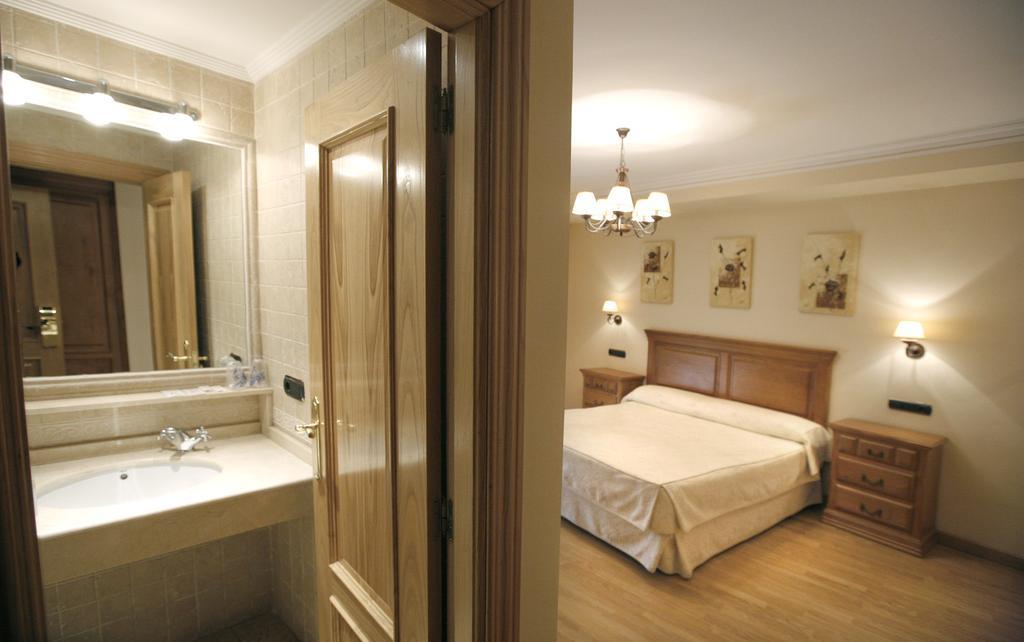 Puerta Del Sol Otel Ciudad-Rodrigo Oda fotoğraf